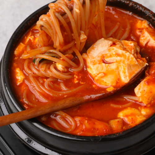 Jjolmyeon Soft Tofu Stew (쫄면 순두부찌개)